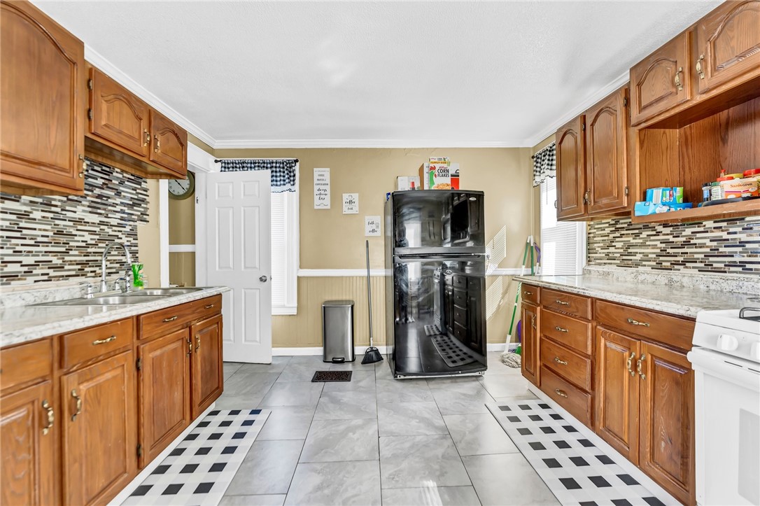 22 Princeton Street Rochester, NY 14605 - Photo 11 of 39