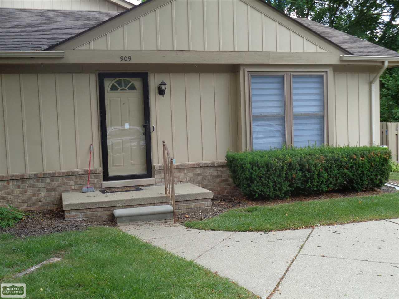 909 Lafayette Court Rochester, MI 48307 - Photo 3 of 44