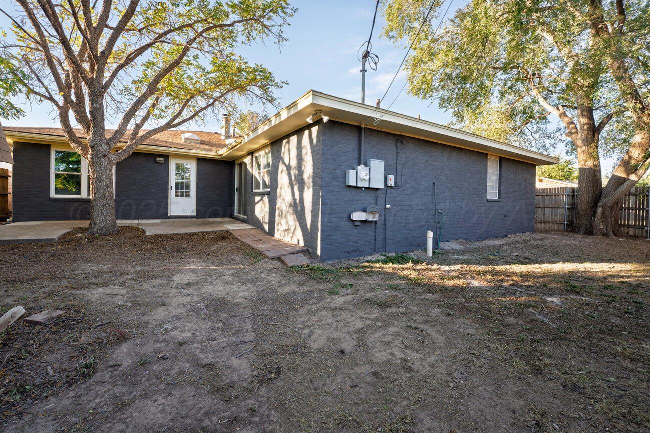 2607 15th Avenue Canyon, TX 79015 - Photo 5 of 54 a view of a house with a yard
