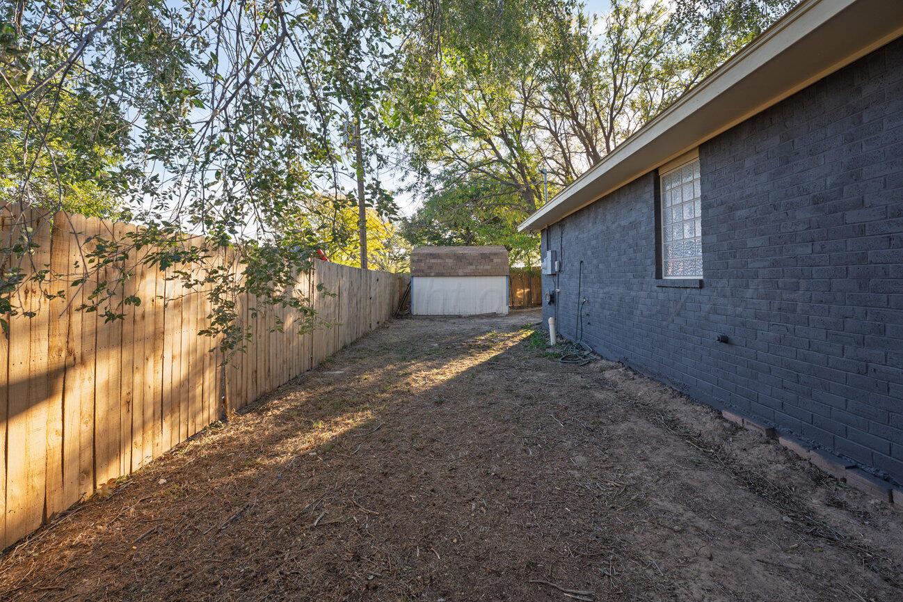 2607 15th Avenue Canyon, TX 79015 - Photo 6 of 54 a backyard of a house