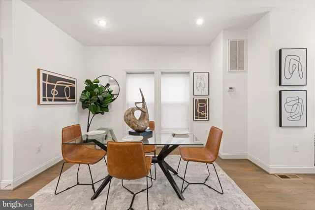 a view of a work space with furniture