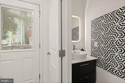 $835,000 | 758 Gresham Place Northwest, Washington, DC 20001