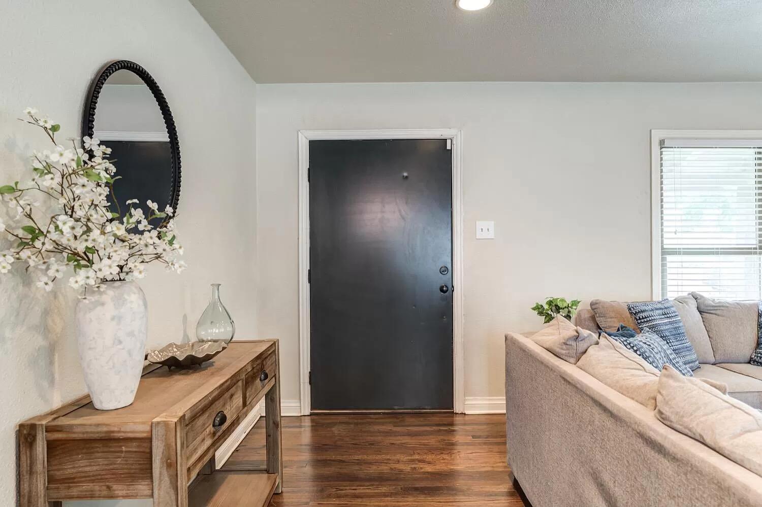 3204 28th Street Lubbock, TX 79410 - Photo 4 of 24 a living room with furniture