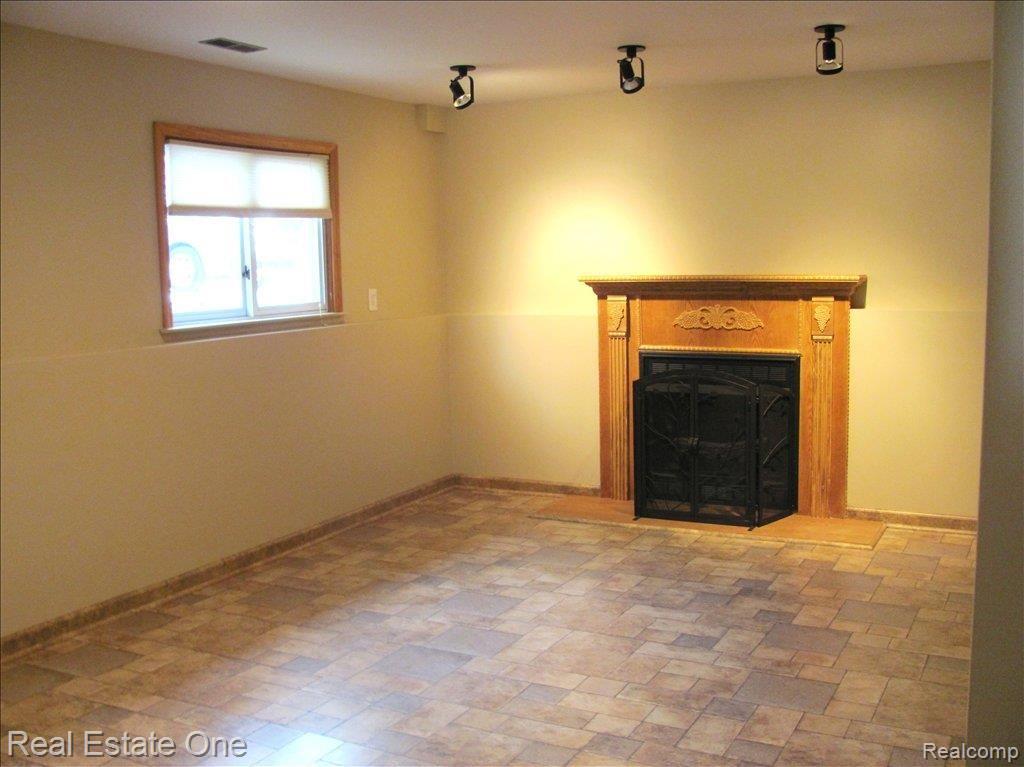 2696 Simpson Drive Rochester, MI 48309 - Photo 8 of 13 House mix 106