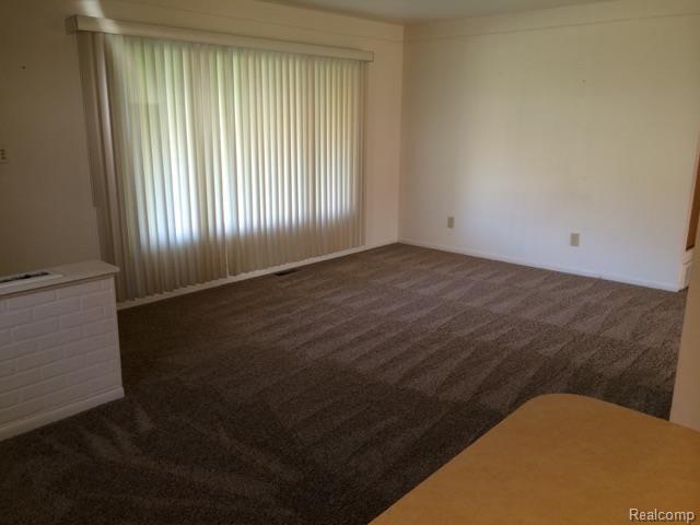 9450 Pardee Road Taylor, MI 48180 - Photo 12 of 28 Living Room