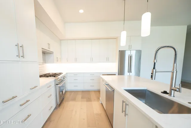 $842,400 | 455 Willow Avenue, Unit 301, Knoxville, TN 37915