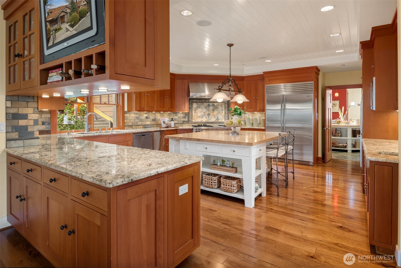 9100 Northeast 42nd Street Yarrow Point, WA 98004 - Photo 14 of 38