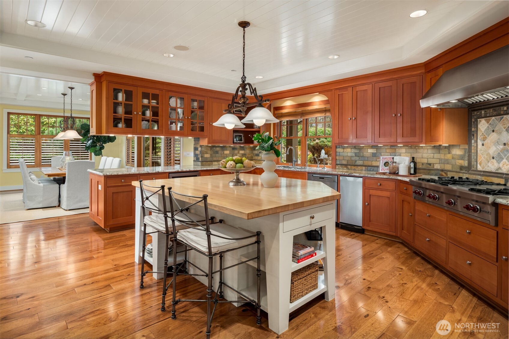 9100 Northeast 42nd Street Yarrow Point, WA 98004 - Photo 15 of 38