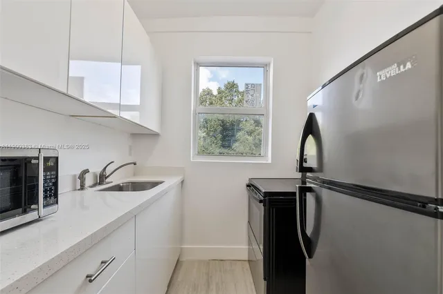 $1,900 | 1051 Northwest 2nd Street, Unit 12, Miami, FL 33128