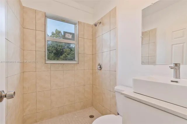 $1,900 | 1051 Northwest 2nd Street, Unit 12, Miami, FL 33128