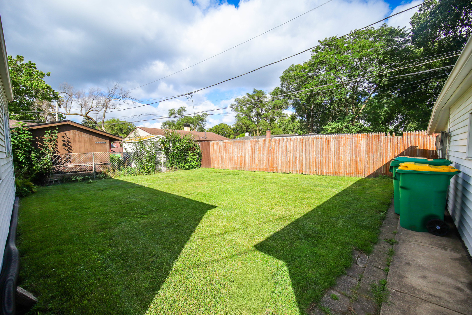 295 East Dennis Road Wheeling, IL 60090 - Photo 23 of 24 a view of a garden with a large tree in front of it