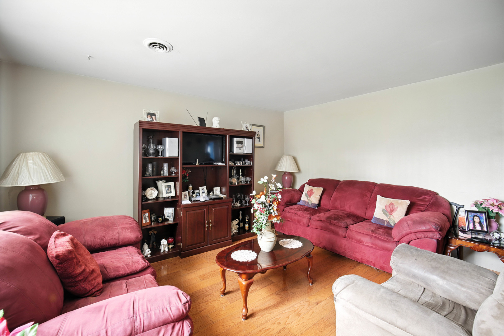 295 East Dennis Road Wheeling, IL 60090 - Photo 5 of 24 a living room with furniture a rug and a lamp