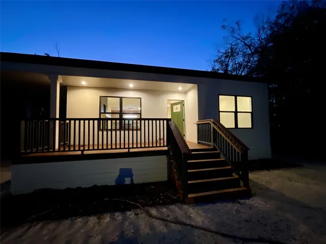a view of entryway with a front door