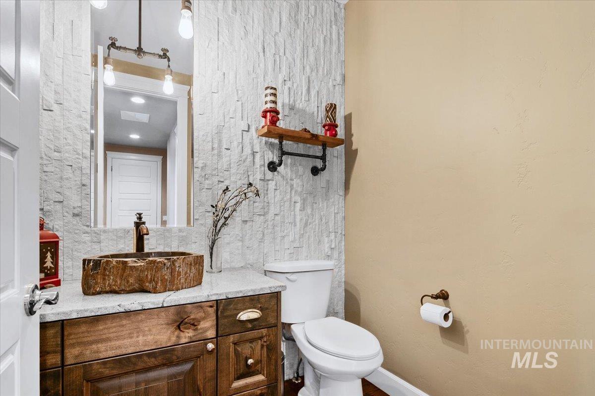 24053 Pheasant Ridge Court Middleton, ID 83644 - Photo 27 of 50 Bathroom with vanity and toilet