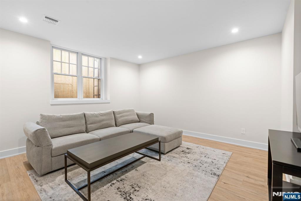 396 Knollwood Road Ridgewood, NJ 07450 - Photo 45 of 50