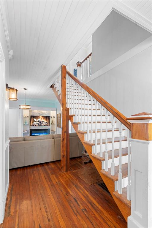 6501 Matchett Road Belle Isle, FL 32809 - Photo 18 of 43 a view of entryway with wooden floor