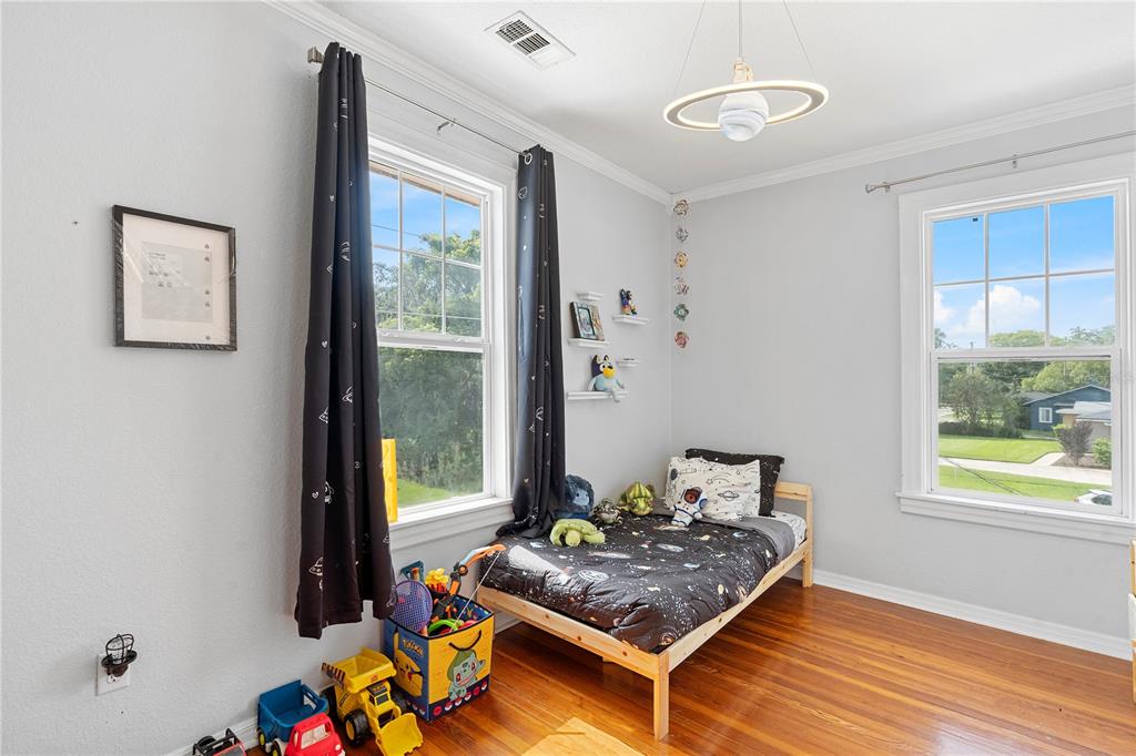 6501 Matchett Road Belle Isle, FL 32809 - Photo 22 of 43 a living room with furniture and a window