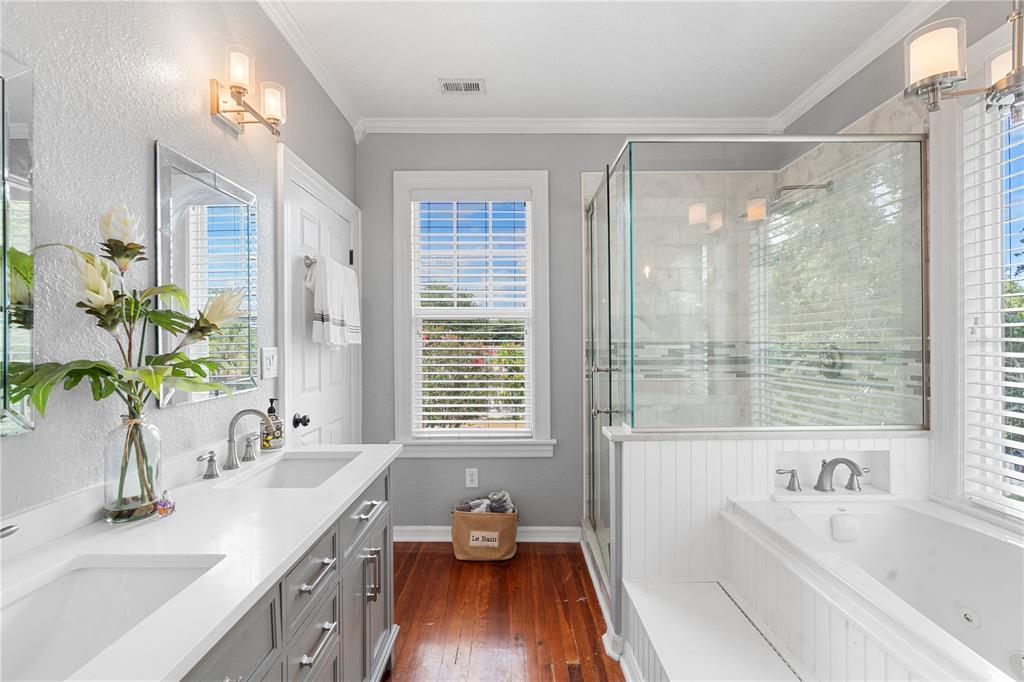 6501 Matchett Road Belle Isle, FL 32809 - Photo 26 of 43 a bathroom with a tub sink and mirror