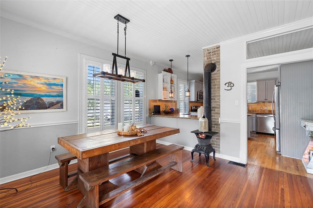 6501 Matchett Road Belle Isle, FL 32809 - Photo 6 of 43 a workspace with furniture and wooden floor