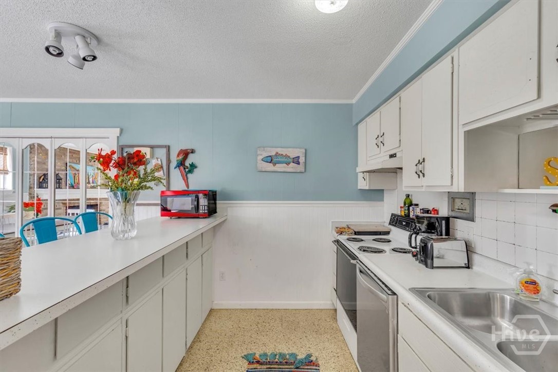 815 Miller Avenue Tybee Island, GA 31328 - Photo 13 of 66