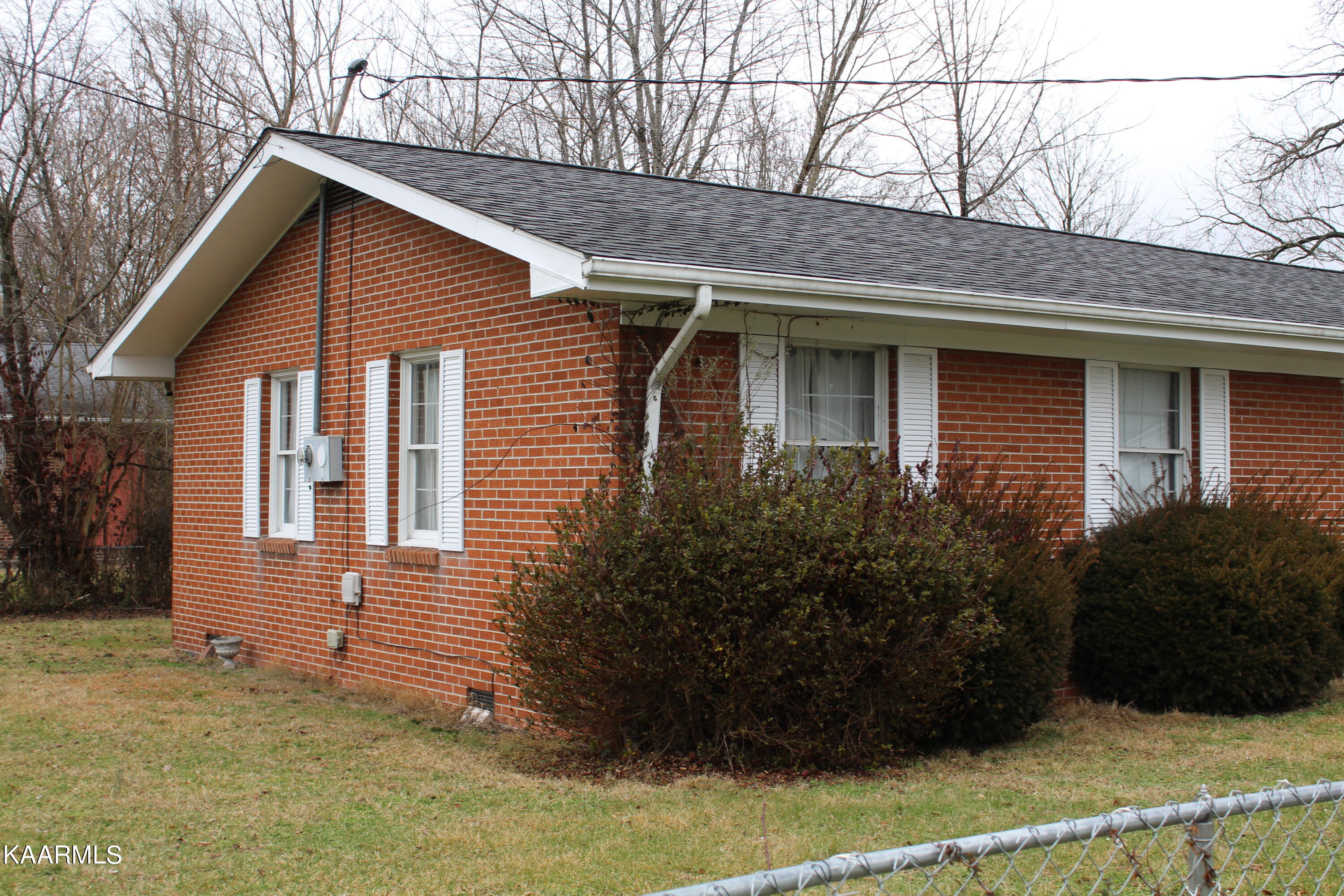 216 Rochester Avenue Middlesboro, KY 40965 - Photo 7 of 9 216 8