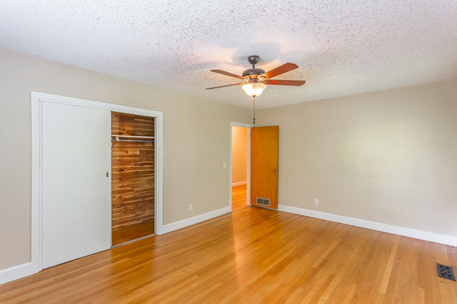 1310 South Crest Road Rossville, GA 30741 - Photo 23 of 35 1310 S Crest HD -22