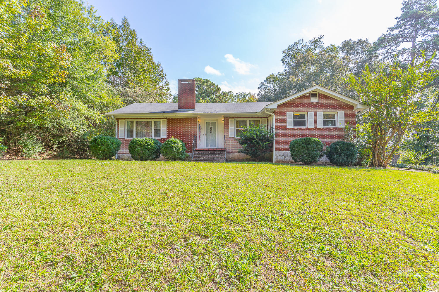 1310 South Crest Road Rossville, GA 30741 - Photo 4 of 35 1310 S Crest HD -4