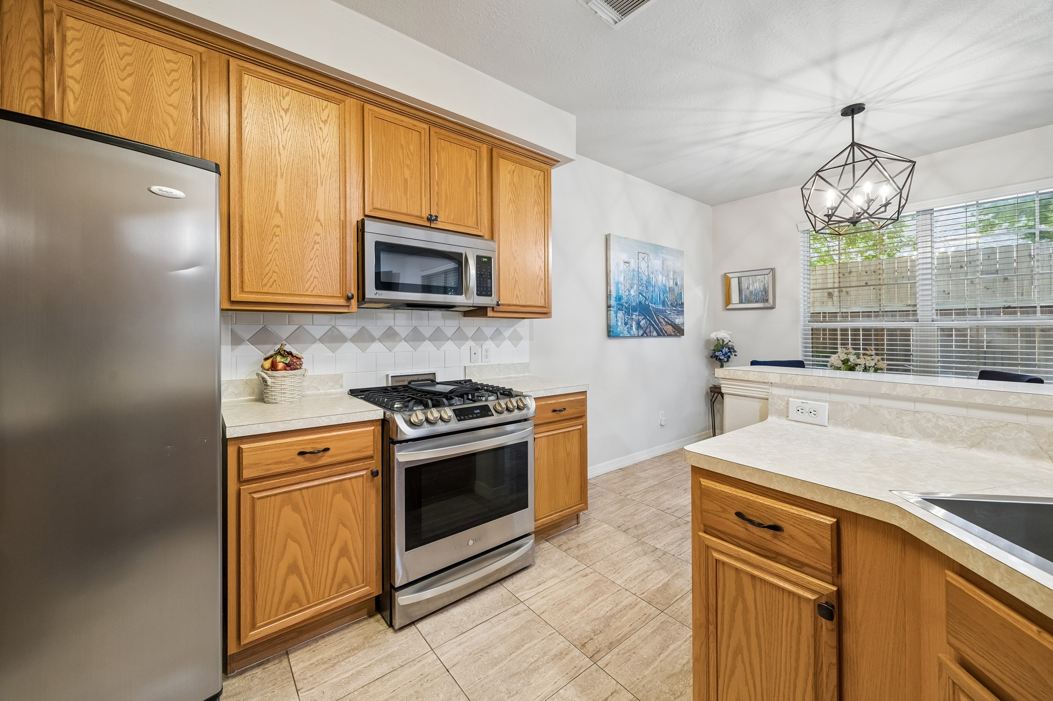 7618 North Linpar Court Houston, TX 77040 - Photo 8 of 34 All appliances are stainless steel and remain with the home!