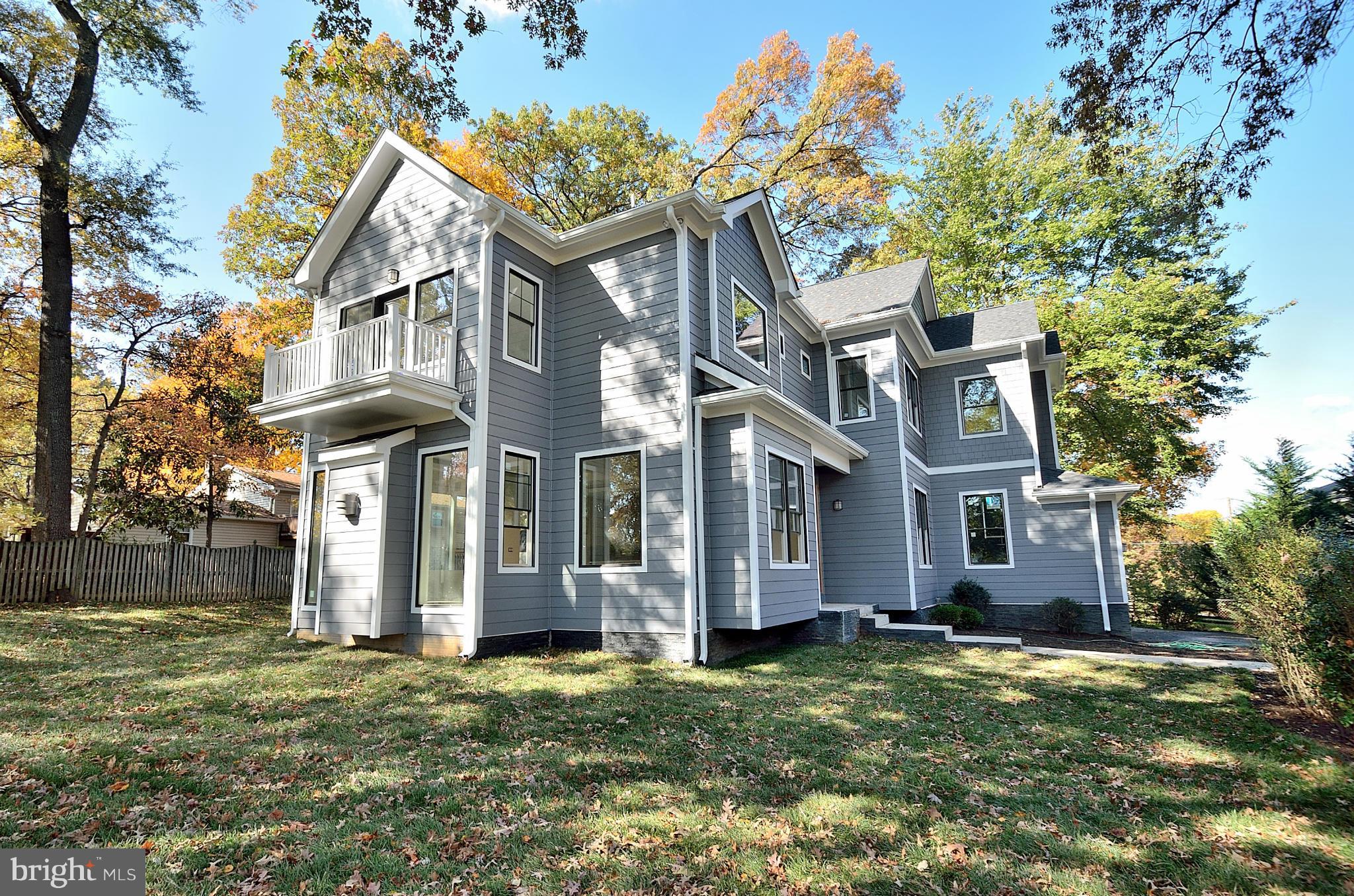 825 Ninovan Road Southeast Vienna, VA 22180 - Photo 1 of 30 Exterior (Front)
