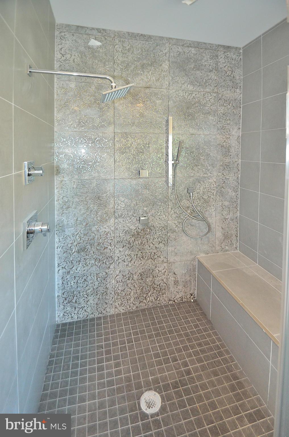 825 Ninovan Road Southeast Vienna, VA 22180 - Photo 15 of 30 Bath (Master)