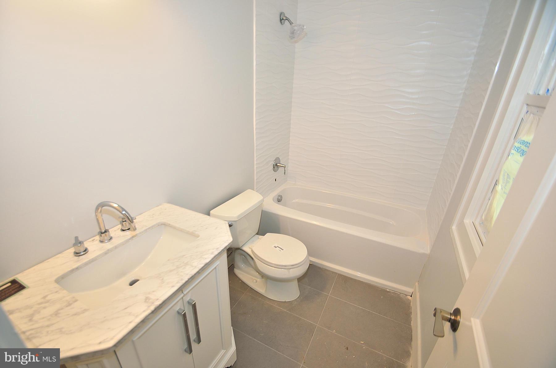 825 Ninovan Road Southeast Vienna, VA 22180 - Photo 17 of 30 Bath