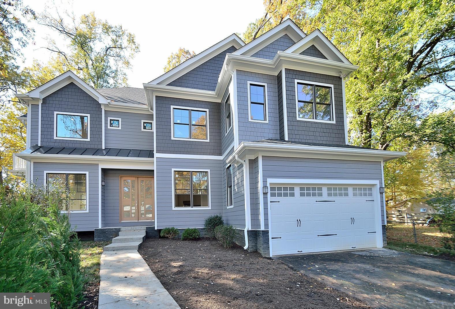 825 Ninovan Road Southeast Vienna, VA 22180 - Photo 3 of 30 Exterior (Front)