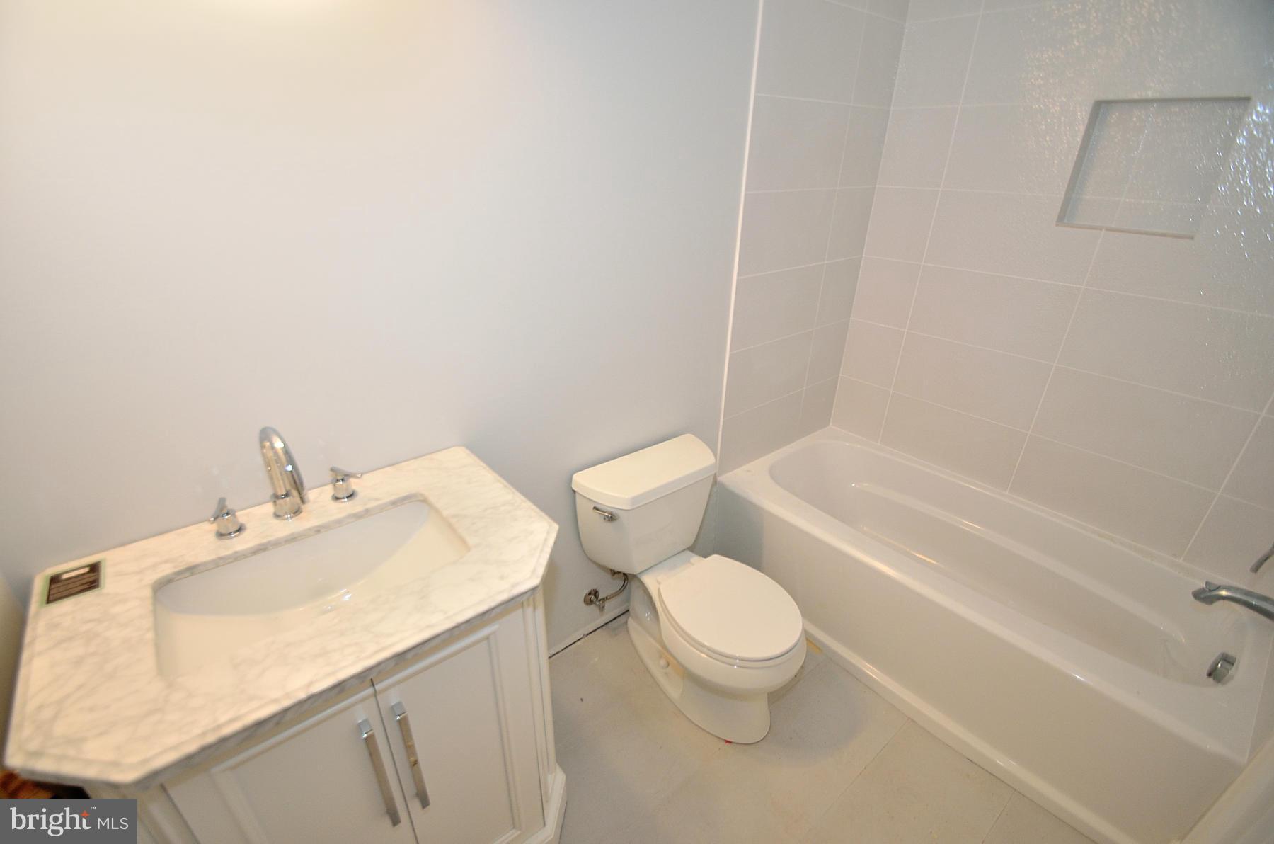 825 Ninovan Road Southeast Vienna, VA 22180 - Photo 21 of 30 Bath