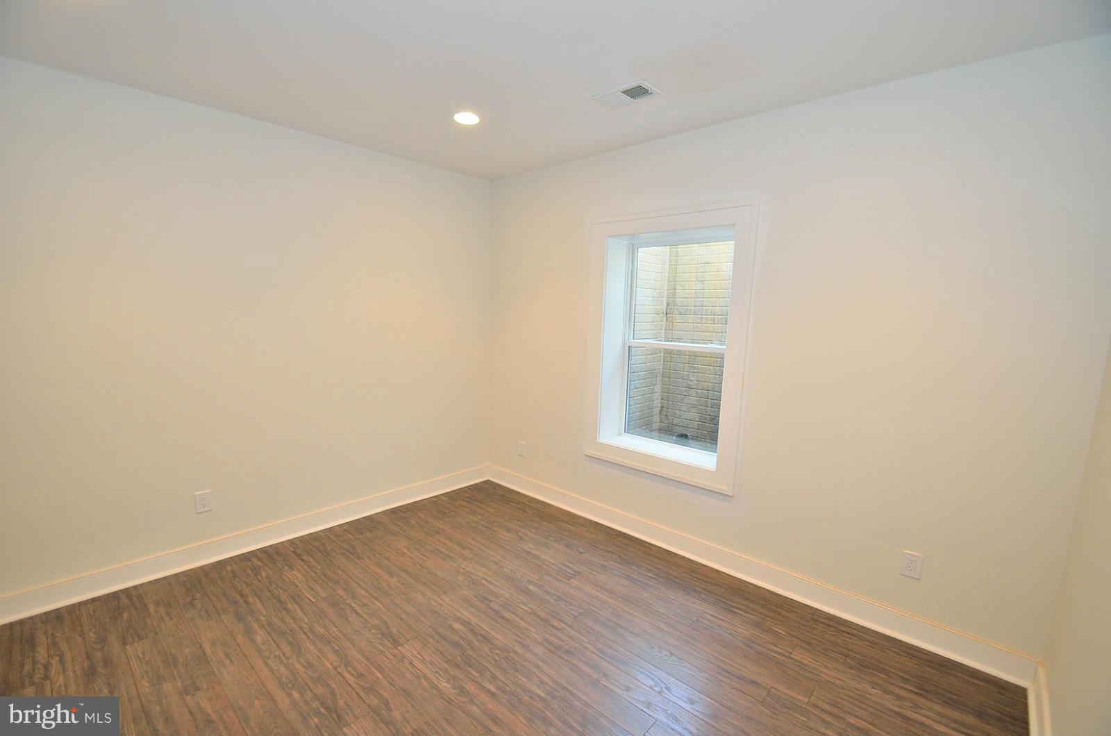 825 Ninovan Road Southeast Vienna, VA 22180 - Photo 26 of 30 Bedroom