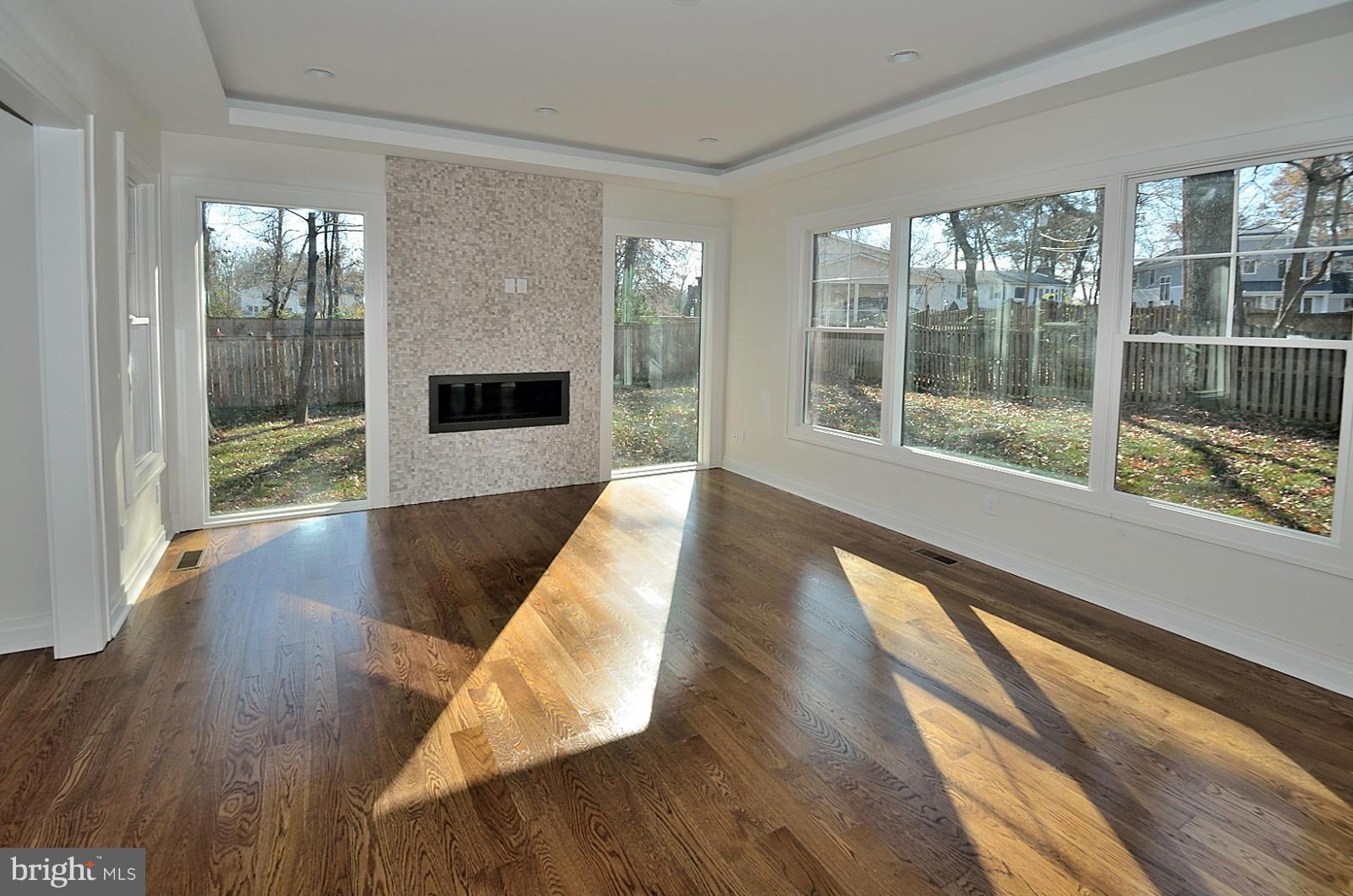 825 Ninovan Road Southeast Vienna, VA 22180 - Photo 7 of 30 Family Room