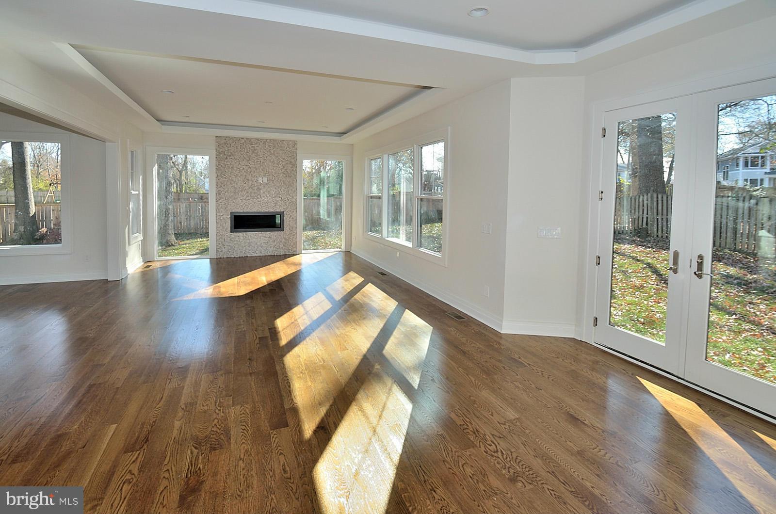 825 Ninovan Road Southeast Vienna, VA 22180 - Photo 8 of 30 Family Room
