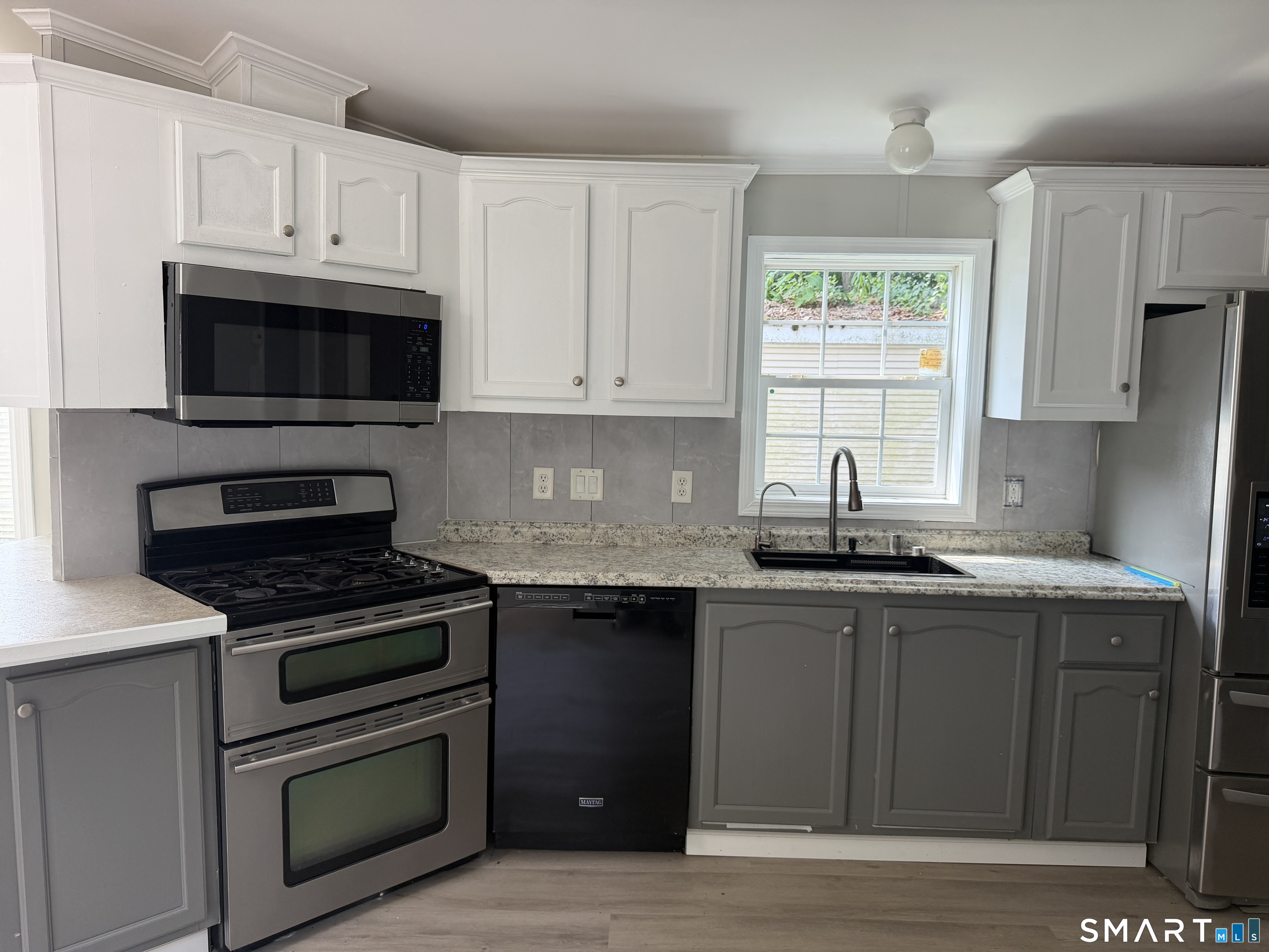 1042 Poquonnock Road Groton, CT 06340 - Photo 5 of 14 Gallery Image 5