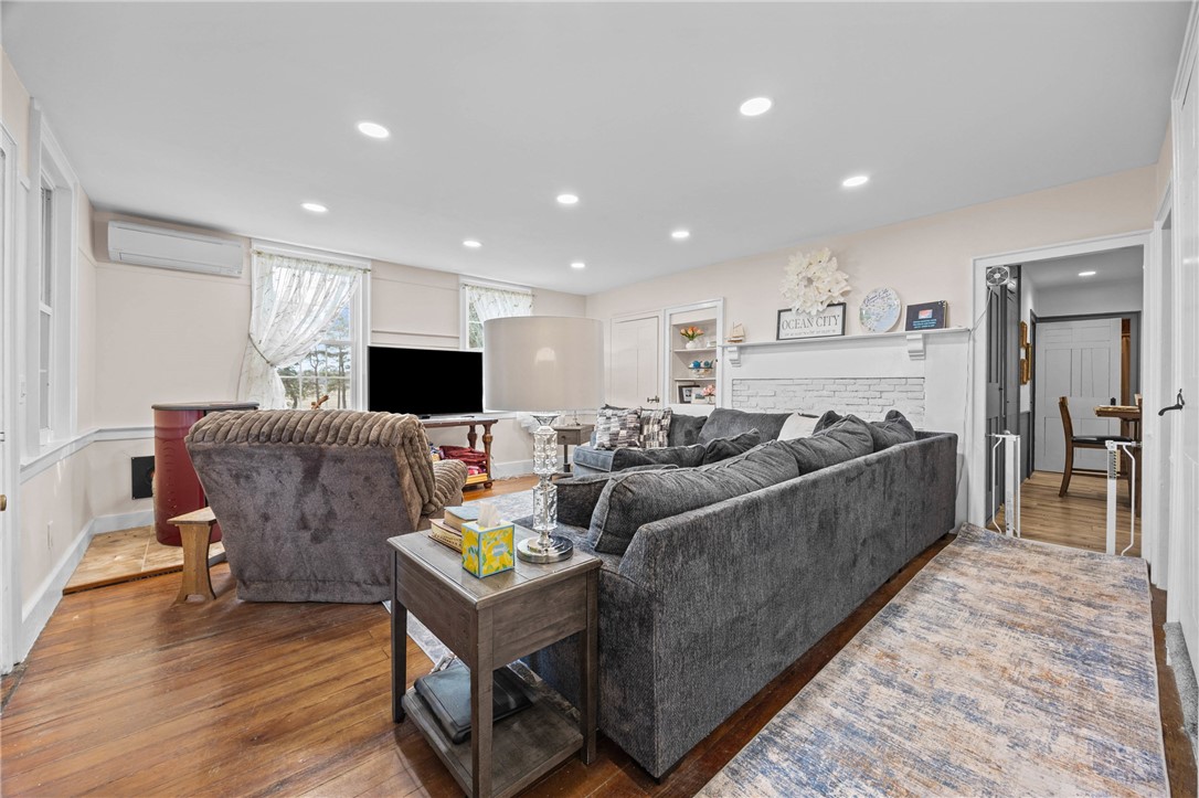 2385 Dow Road York, NY 14533 - Photo 14 of 43 Family Room