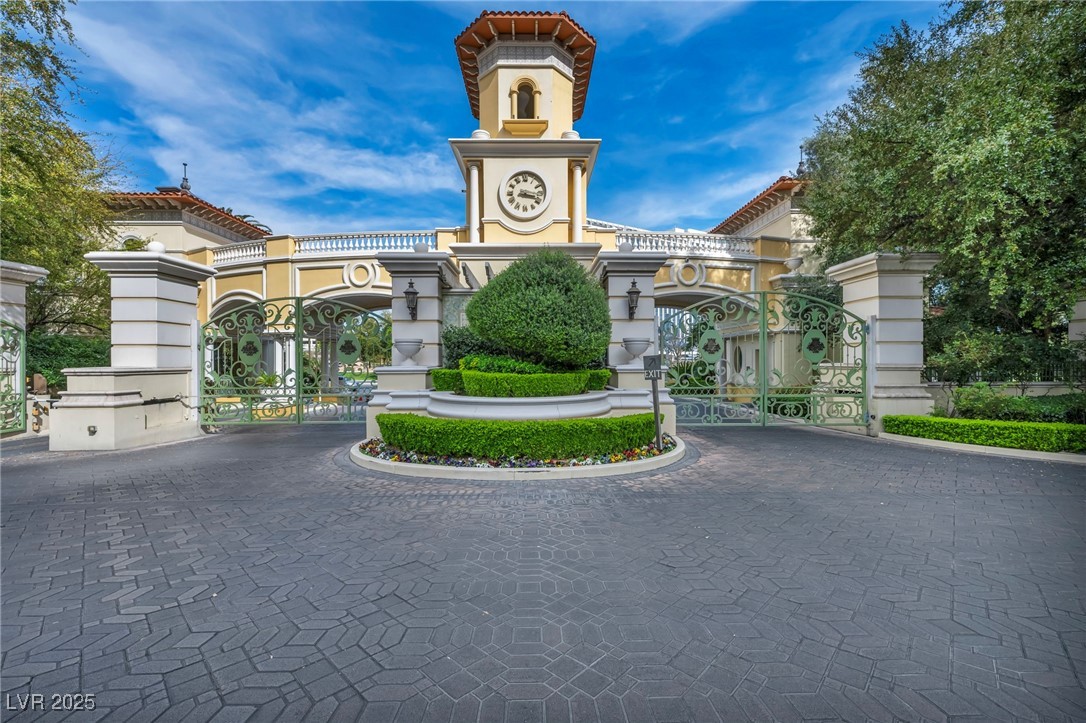 Turnberry Place Entry