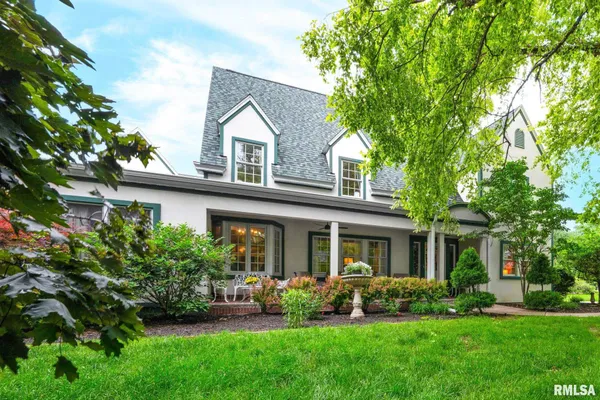 $895,000 | 3211 North Elmcroft Terrace, Peoria, IL 61604