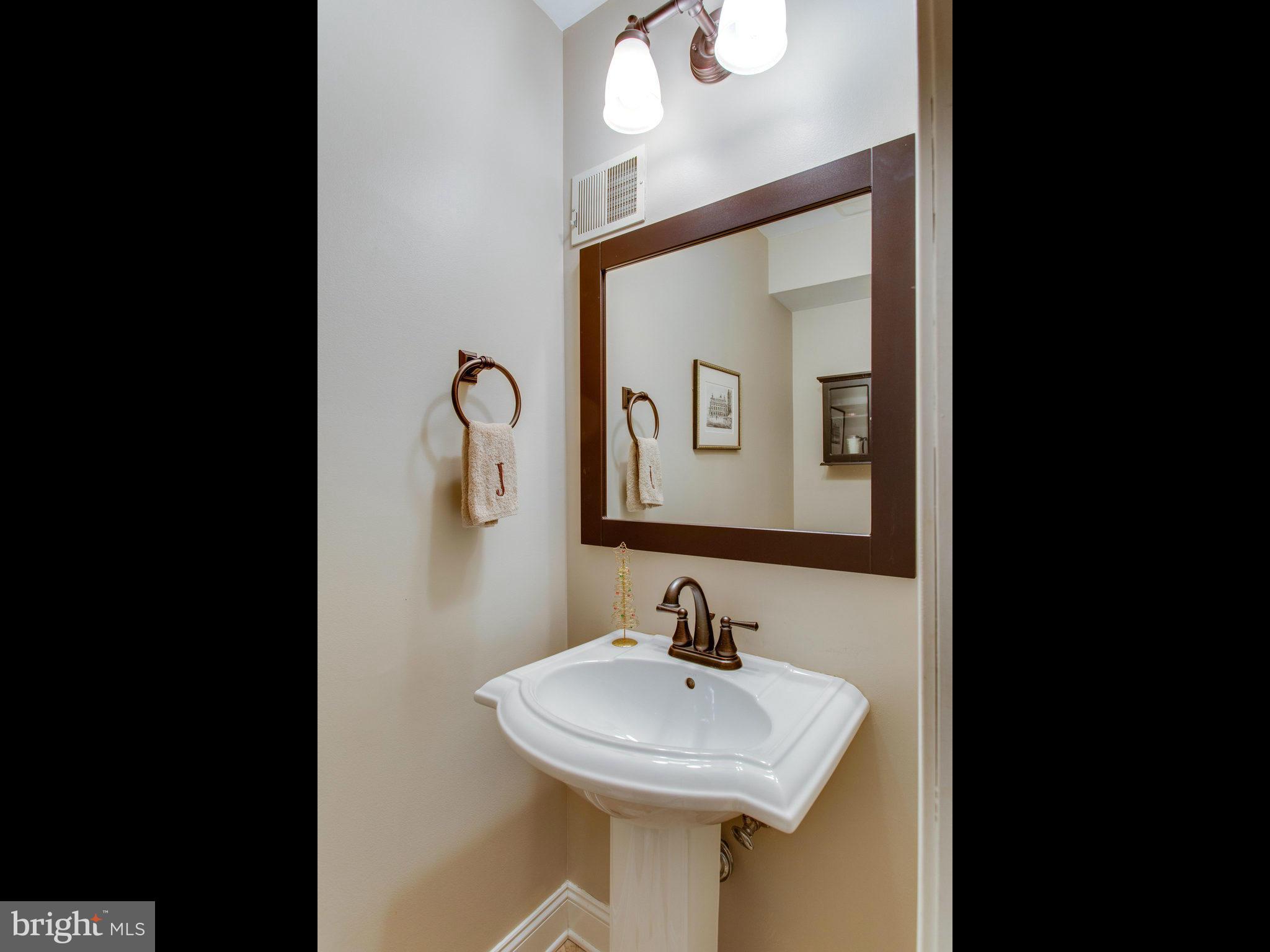 6272 Rathlin Drive Springfield, VA 22152 - Photo 16 of 30 Bath