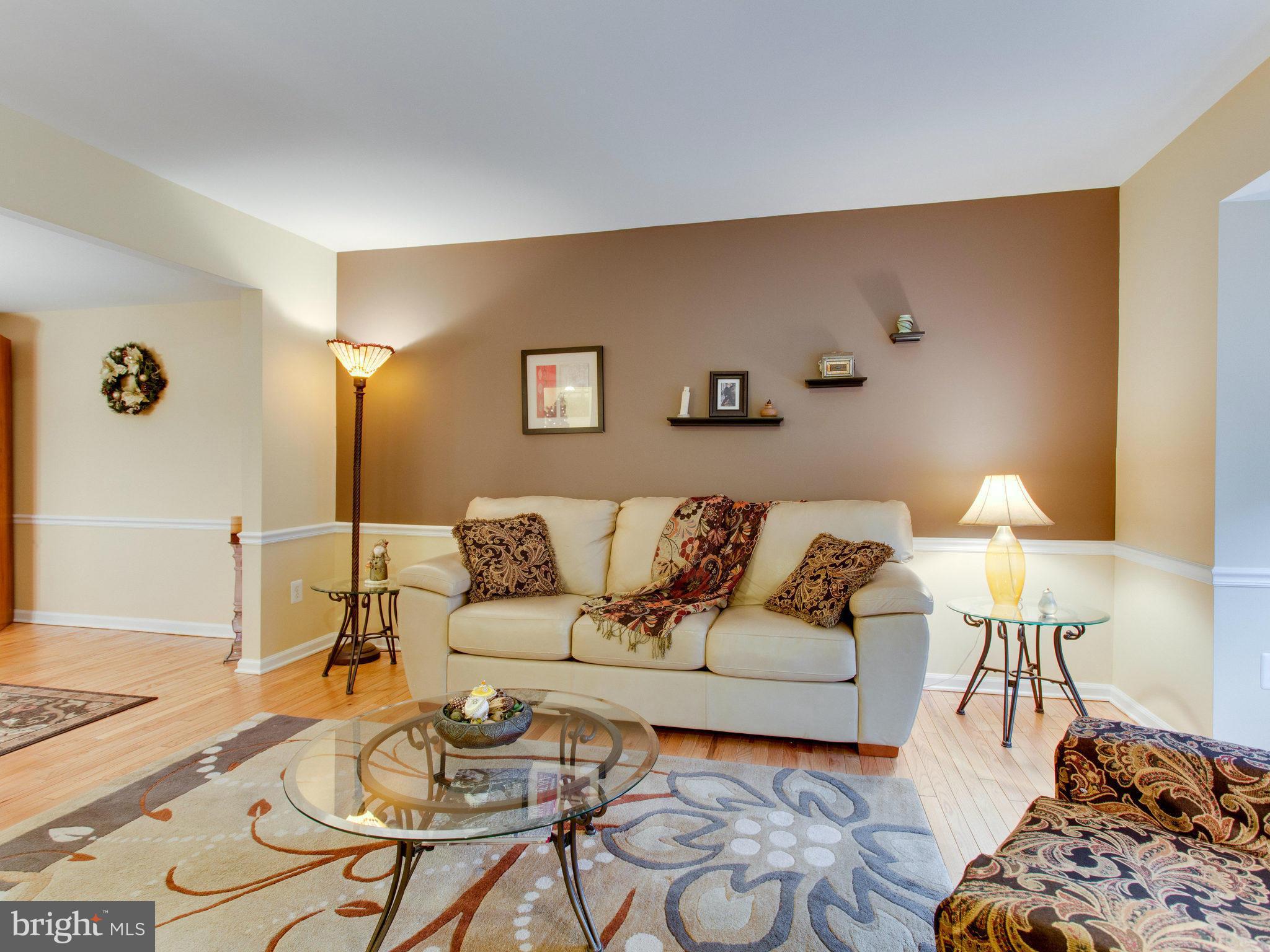 6272 Rathlin Drive Springfield, VA 22152 - Photo 4 of 30 Living Room