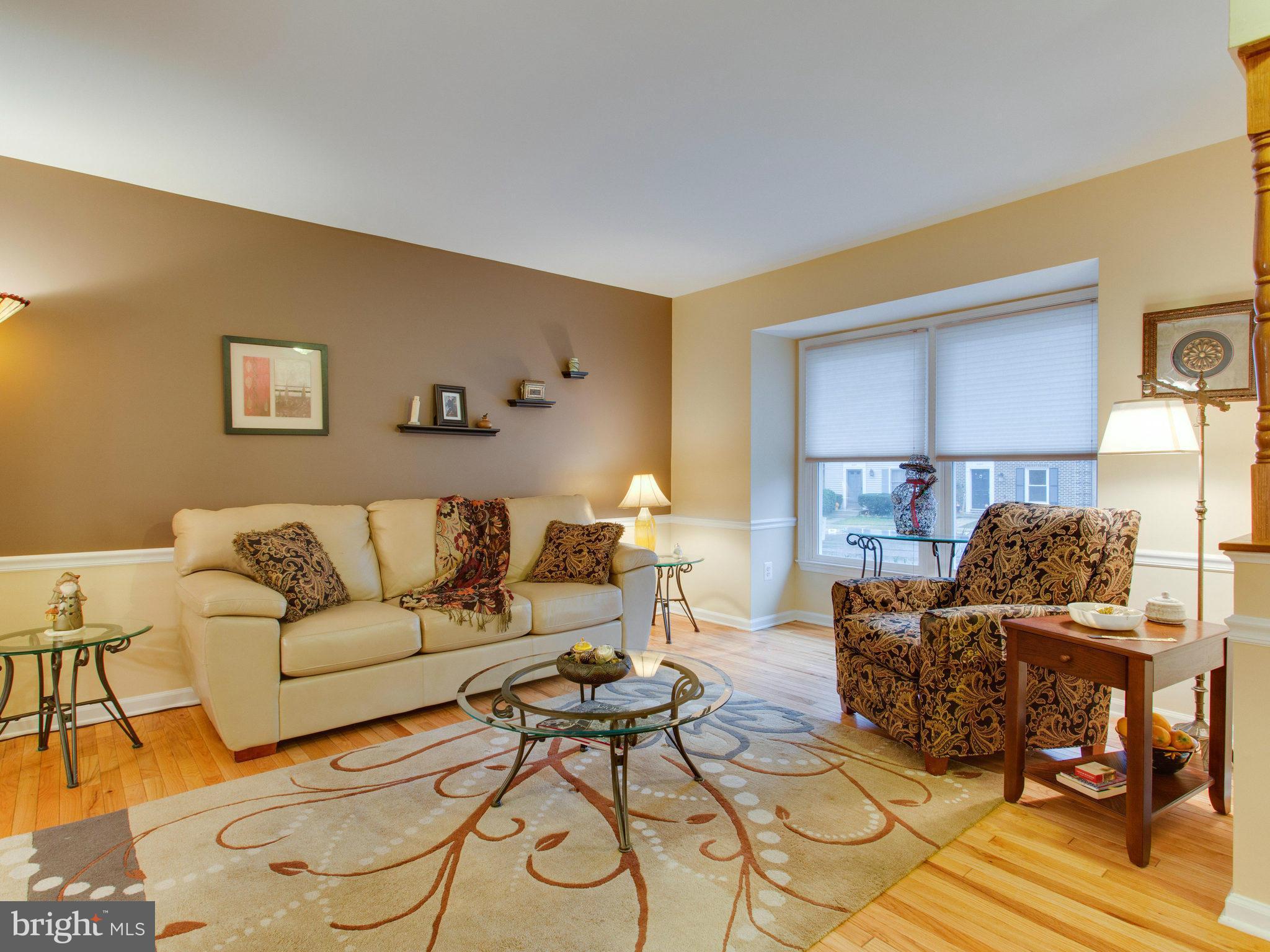 6272 Rathlin Drive Springfield, VA 22152 - Photo 6 of 30 Living Room