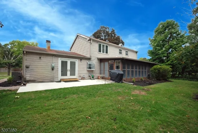 a view of a house with backyard and garden