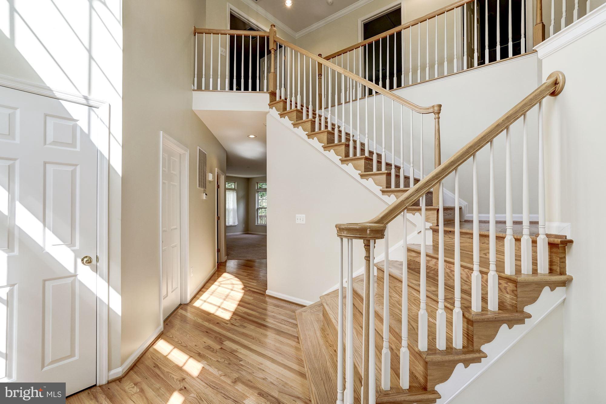 11709 Kahns Road Manassas, VA 20112 - Photo 2 of 30 Foyer Entry
