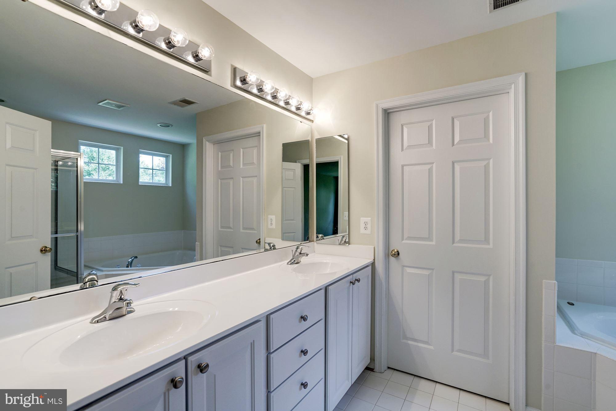 11709 Kahns Road Manassas, VA 20112 - Photo 17 of 30 Master Bathroom