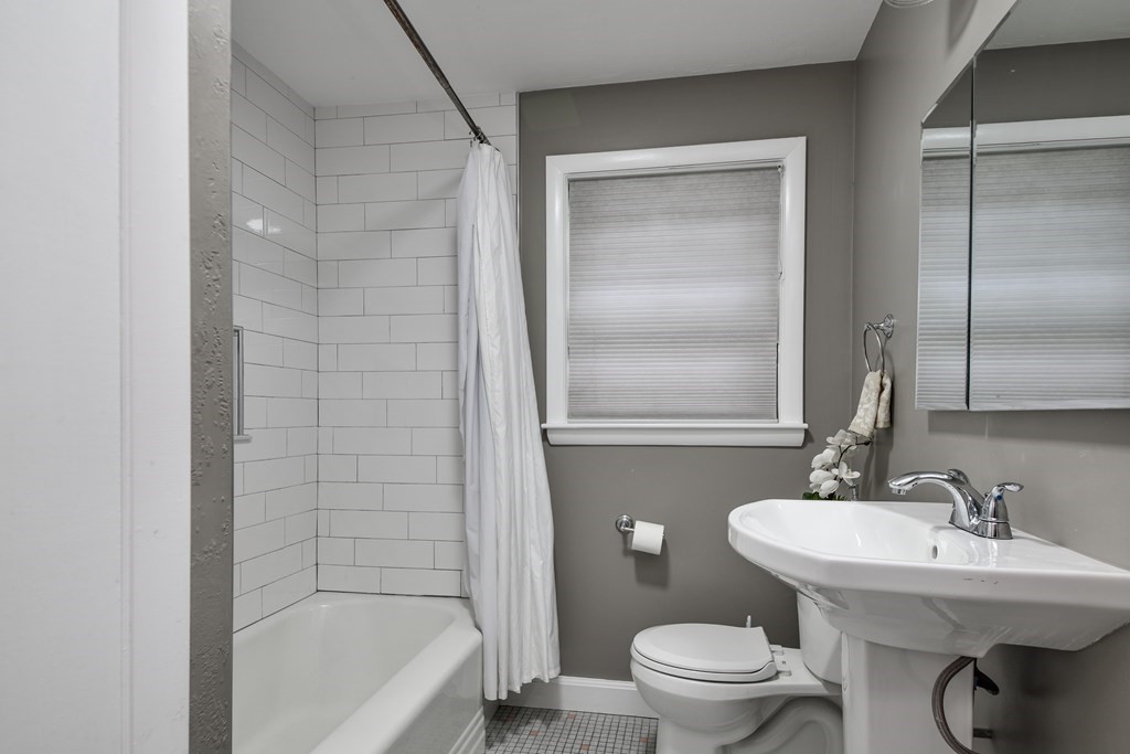 10 Bellmore Road Framingham, MA 01702 - Photo 5 of 12 Gallery Image 5