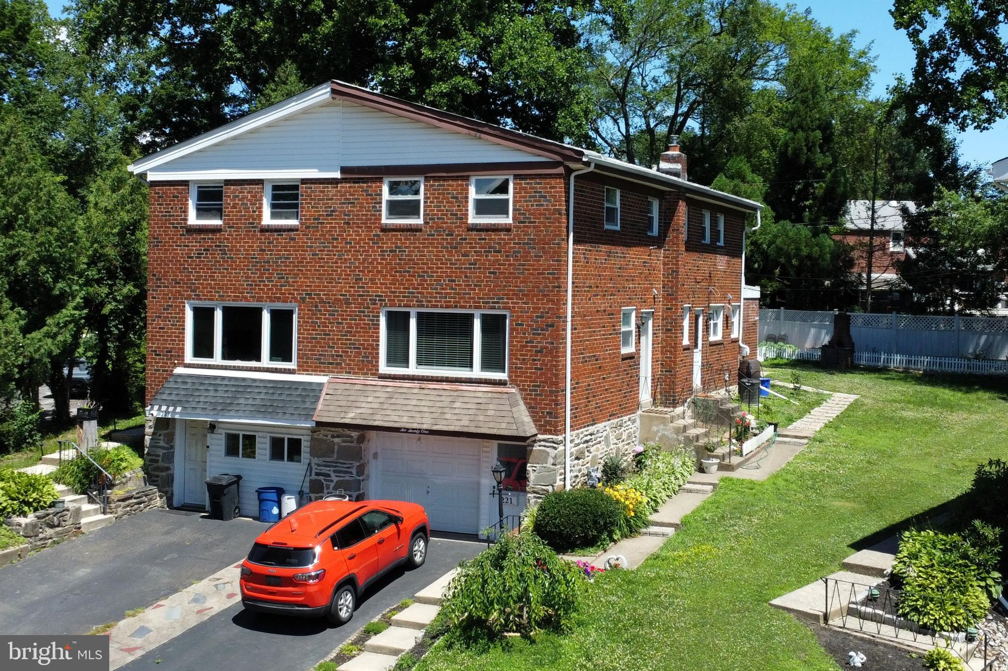 221 Juniper Road Havertown, PA 19083 - Photo 2 of 5