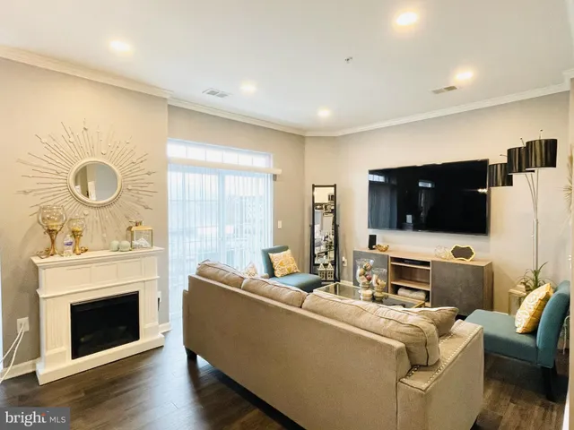 $2,750 | 1850 Cedar Cove Way, Unit 201, Woodbridge, VA 22191