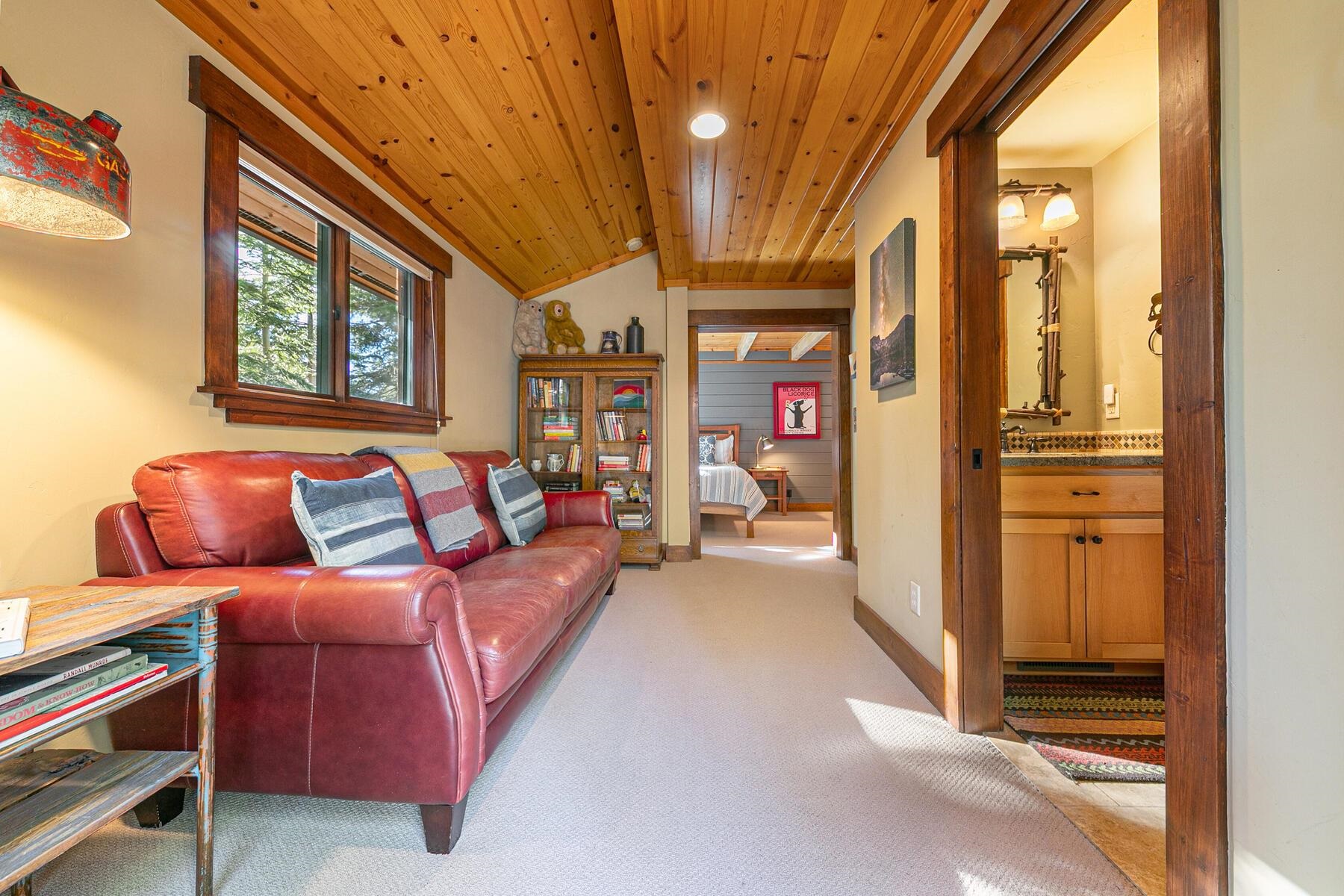 11443 Sitzmark Way Truckee, CA 96161 - Photo 16 of 28 Gallery Image 16